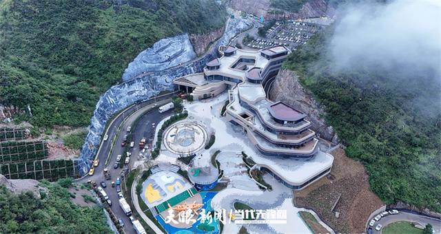 壮哉！地球裂缝之上一个大写的“一”