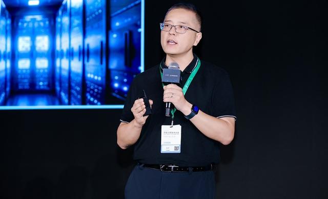 单机支持超万亿参数模型！浪潮信息发布超节点，给开源AI打造开放底座