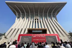“中华老字号”弘宝汝瓷系列考古文创作品入驻中国考古博物馆图片