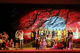 母女两代婚姻结局截然不同，这出经典大戏71年后有了新传人图片