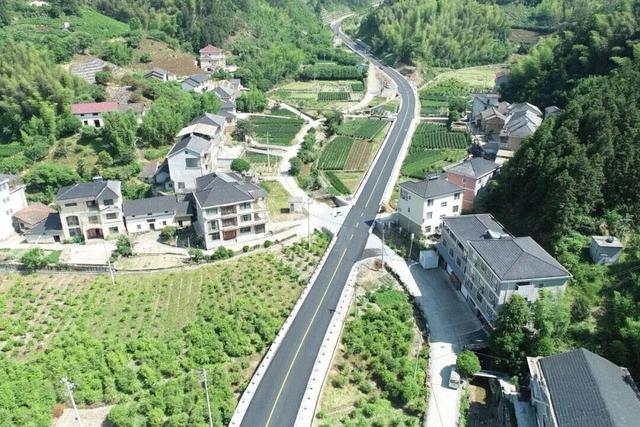 别再说“此路不通”！看，这两条“共富带”，就是最有力的“回答”