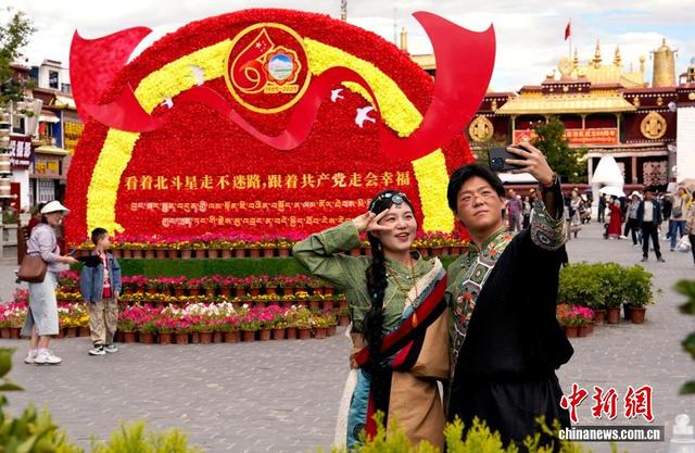 西藏自治区成立60周年庆祝活动临近 拉萨氛围浓