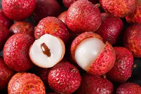 这种水果富含维生素C，具有抗氧化、抗炎作用，但这几点要注意！图片