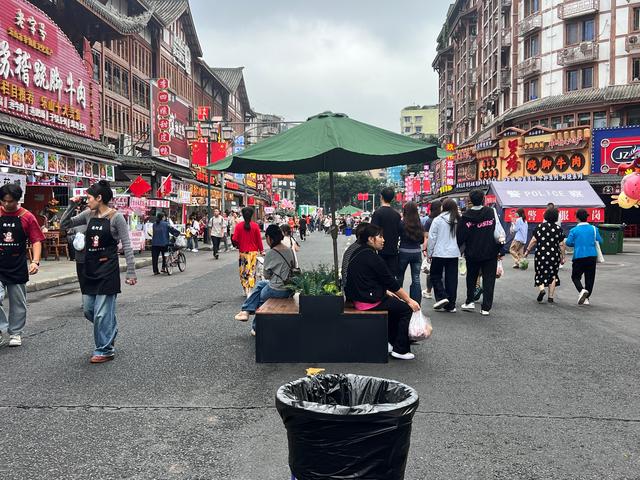 乐山美食街：麻辣鲜香里，亦有文明温度