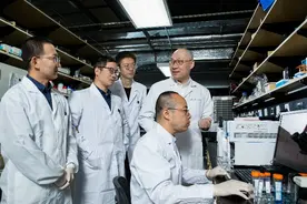 深圳科学家团队揭开肿瘤与细菌“对话”机制，成果发表在《细胞》图片