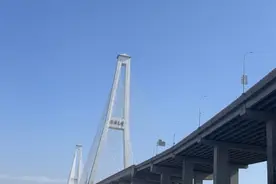 来沪8年，一家人都在上海定居……留沪过年的保安小哥：上海是我的第二故乡图片