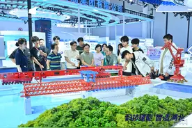 空中造楼机、智能建造机器人……这场博览会彰显“智造”力量图片