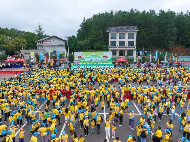 “走娃”大赛走进张家界 近1500组家庭穿行山水画卷