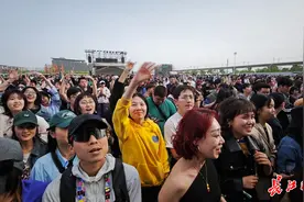 全国乐迷正在涌入，武汉“周末见”图片