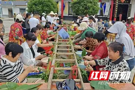 龙潭河镇龙潭社区开展“浓情粽飘香 端午享安康”包粽子比舞活动图片