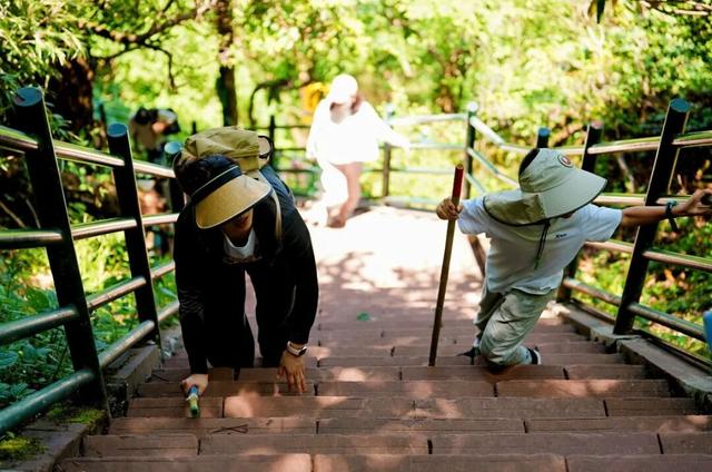 不同年龄段的爬山答案都在瓦屋山！