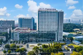 文明花开绽芳华 砥砺奋进谱新篇——南华大学附属南华医院获第七届全国文明单位称号图片