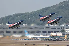 中国航展 | 全新换装歼-10C，“八一”飞行表演队劲舞蓝天图片