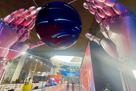 人形机器人首次上科技节红毯，挥手还打起了太极图片