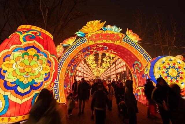 大唐芙蓉园6大打卡机位速收藏，“长安灯会”美美出片！