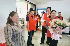 赤壁这位志愿者6年来帮助10位寻亲者重回家庭图片