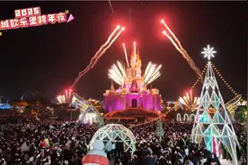 泉州欧乐堡：冰雪跨年夜共迎2025 多彩活动打造梦幻冬日奇遇图片