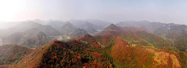 南漳：秋染五朵山