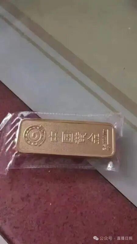 承认了，全是演的！她的真实身份曝光