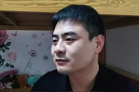 再访英雄火锅店：“2024北京榜样”特别奖已摆在了店内图片