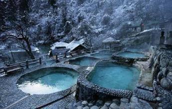 冰雪奇缘 车轮上的川味中国年：十条自驾线路解锁冬日三重奏