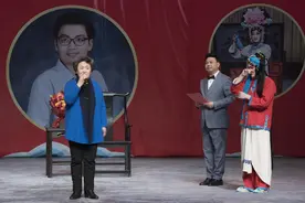 《苏三起解》赢得满堂彩，票友胡津豪拜师京剧名家杨至芳图片