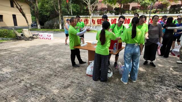 青春护航 丈量初心丨这场职工徒步活动的志愿服务超暖心～