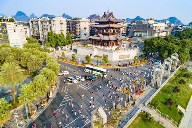 来桂林跑马怎么跟着赛道玩?看这个就够了~在山水画卷中奔跑,解锁 “甲天下” 的独特赛道!