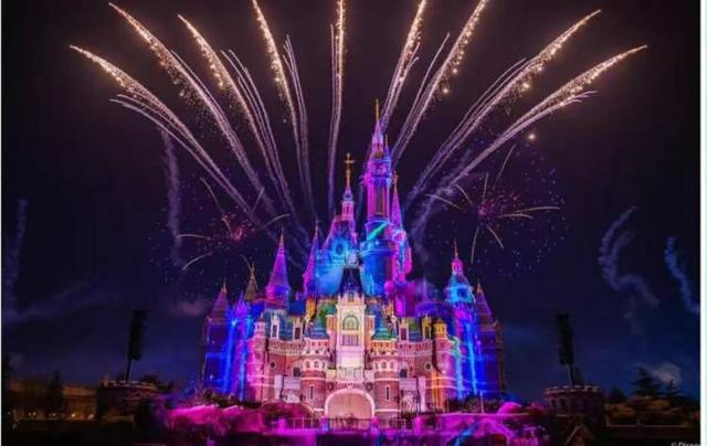 迪士尼又要下雪啦！奇幻冬日季下周开启，米奇米妮有一周庆生派对，特别投影和烟花辞旧迎新
