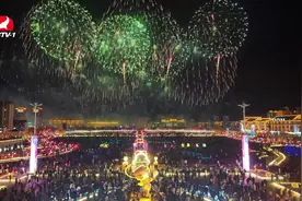 【视频新闻】2025年元宵节无人机编队表演及焰火晚会在延吉举行图片