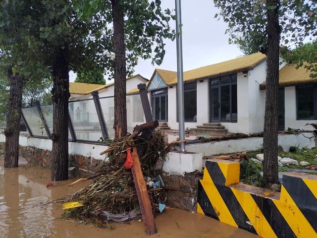 为支持因强降雨受灾严重房东，一民宿平台宣布暑期佣金全免