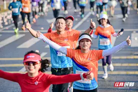 组图  |  2025新年第一跑：为运动喝彩图片