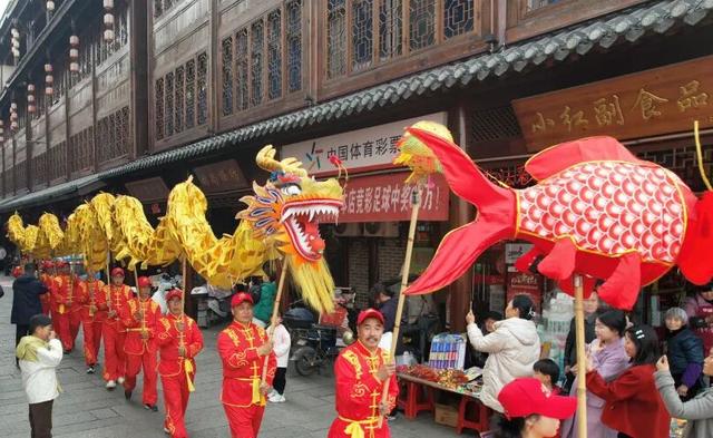 舞龙大会、民俗踩街、民俗展演、互动市集......安福县2026年喜迎新春文艺展演暨第四届民俗文化庙会预告来袭！