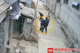 儿子用石头砸伤80岁父亲，竟为嫁祸79岁邻居图片