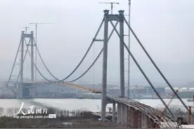 江苏扬州：龙潭长江大桥建设进入冲刺阶段图片