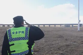 走！青藏线｜天路旁的敬礼图片