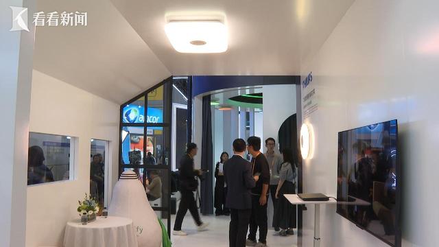 从“芯”脏到会说话的电梯 进博用AI剧透未来生活