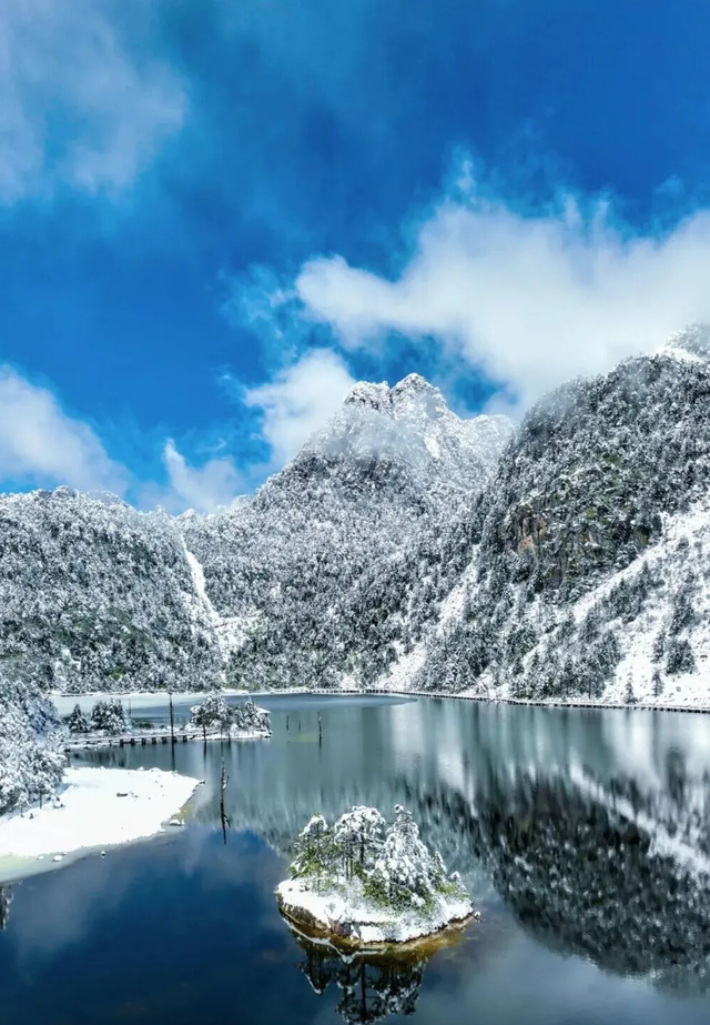 凉山冬日私藏路线，一天解锁“冰与暖”的双倍治愈