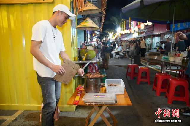 广西凭祥：中越边境“跨国不夜城”引游人