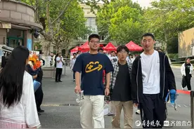 “迫不及待要开启新生活”！考完物化政，青岛首批考生结束高考图片