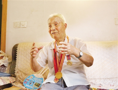 年轻的他们也是帅哥美女！这些老照片里藏着出征的勇气