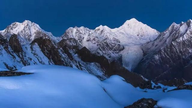 圣洁甘孜·一生有约 | 非遗舞蹈、AI互动、超级礼包……甘孜文旅全景秀，28日成都揭晓你的2026诗意之旅