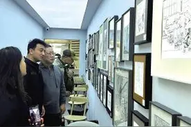 30余名画家用钢笔描绘昆明老街铁皮巷图片