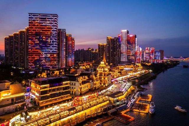 央媒看湖南|创纪录暑运，湖南如何接住这波“泼天富贵”？