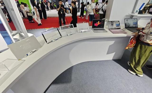 我们逛了链博会1.4万平数科馆，深扒黄仁勋盛赞的“中国供应链奇迹”