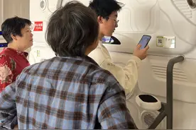 齐鲁医院又添“神器”，共享睡眠舱解决家属陪护难题图片