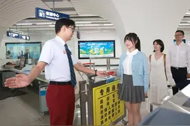 军队文职人员，免费乘坐！图片