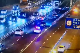 “孩子肠道脱落体外！”警车飞驰百余公里送医！图片