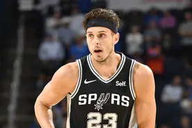 Woj：扎克-科林斯2年3500万续约马刺图片