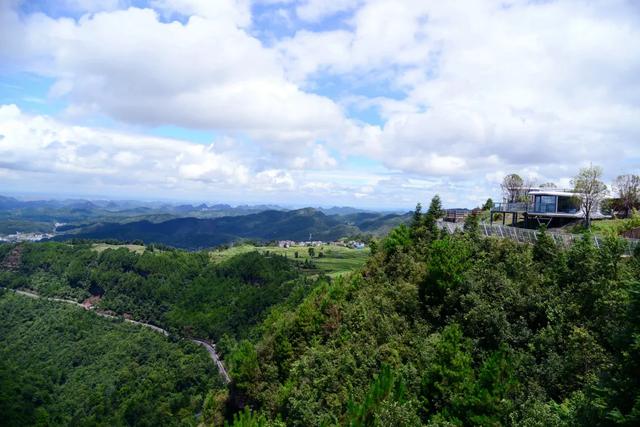 悬崖边上的超绝民宿,左拥醉美霞光,右抱璀璨星光